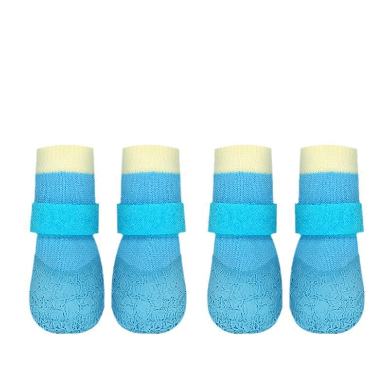 New pet shoes to protect the soles of feet