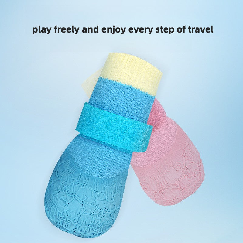 New pet shoes to protect the soles of feet